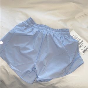 Brand New Lululemon hot ty hot short 4”